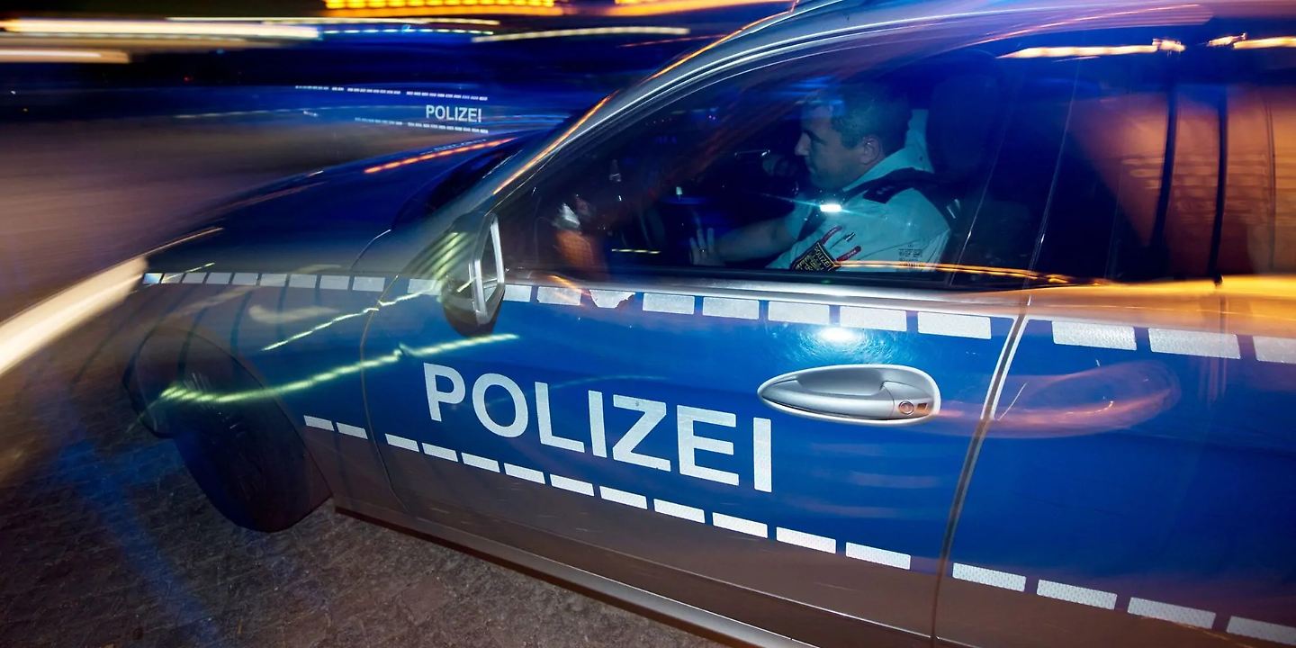 Polizei im Einsatz (Symbolbild) - Foto: Patrick Seeger/dpa